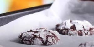 Almond and Chocolate Crinkle Cookies - How To Make