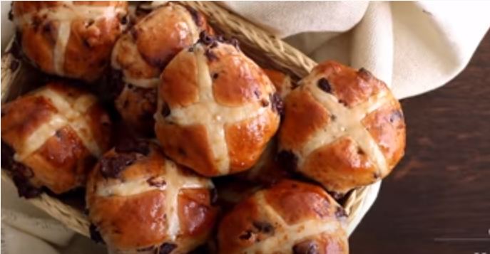 How To Make Chocolate Chunk Hot Cross Buns