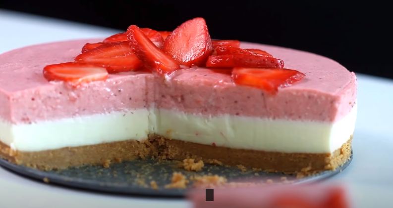 White Chocolate Strawberry Mousse Cake Recipe - How To Make