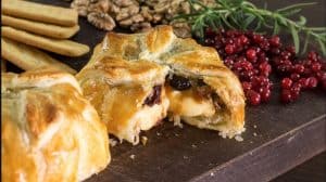 How To Make Baked Brie in Puff Pastry 