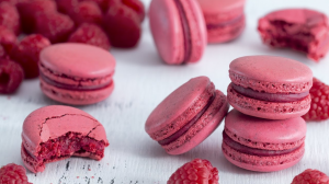 How to make Raspberry Macarons