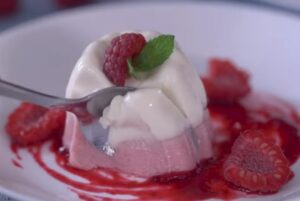 How to Make Vanilla and Raspberry Panna Cotta 