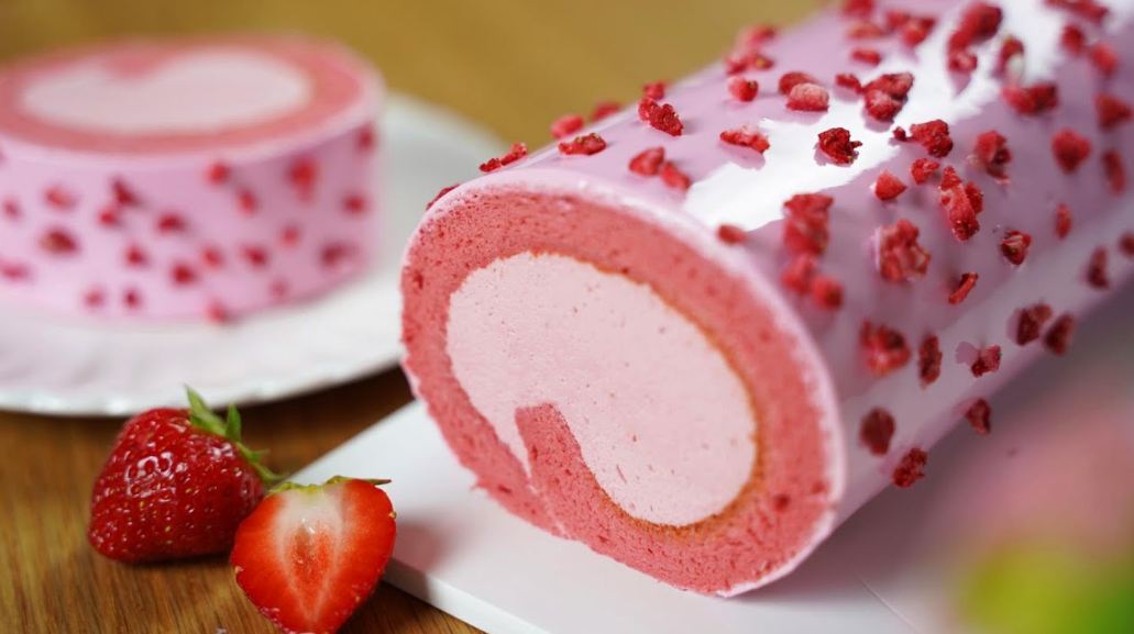 How to make strawberry roll cake