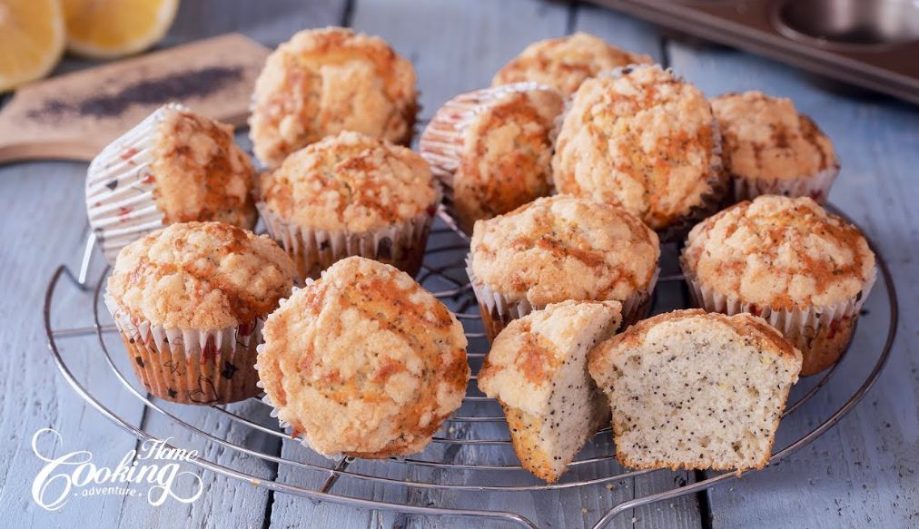 How to Make Lemon Poppy Seed Crumble Muffins