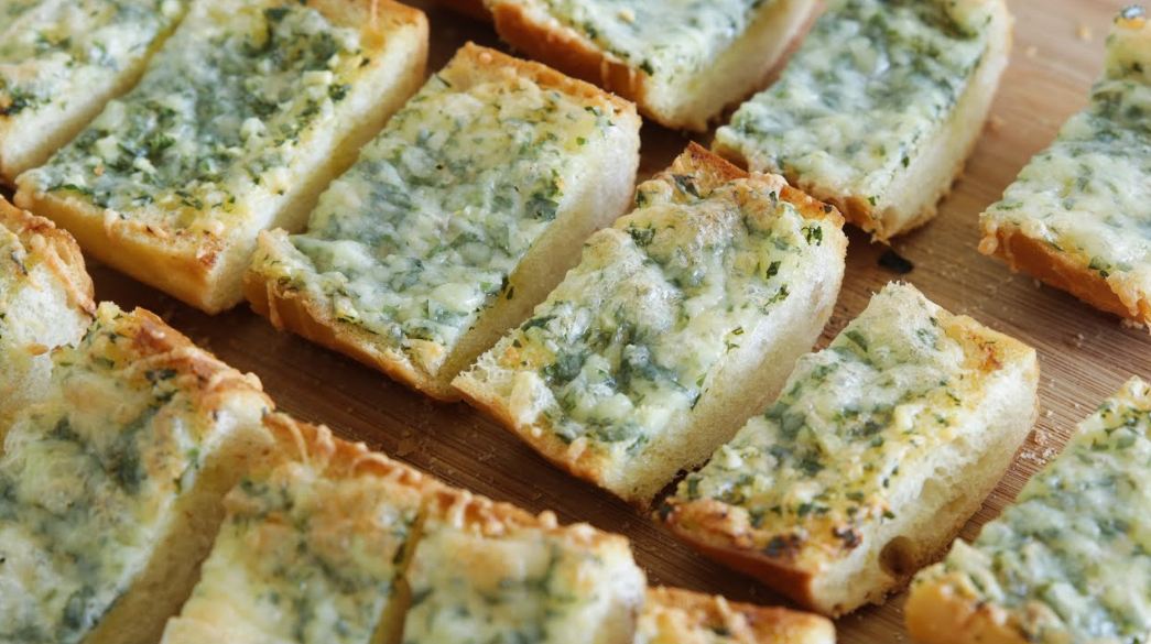 How to make cheese garlic bread