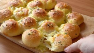 How to make cheese garlic bread