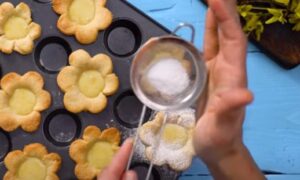 How to Make Flower Starts with White Chocolate Lemon Filling