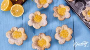 How to Make Flower Starts with White Chocolate Lemon Filling