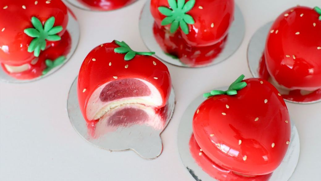 How to Make Mini Strawberry Cake