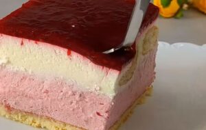 How to Make Creamy Raspberry Cake