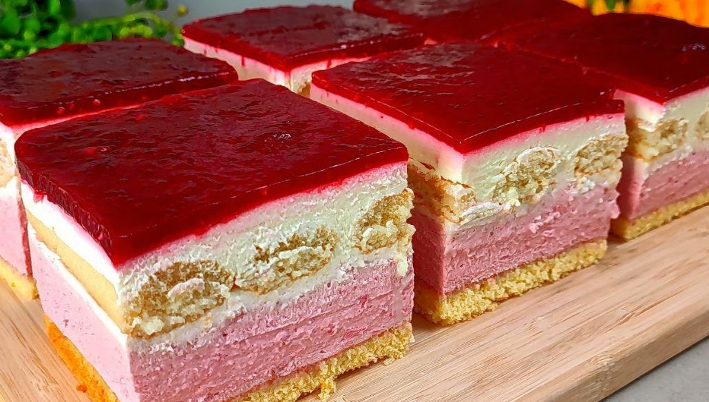 How to Make Creamy Raspberry Cake